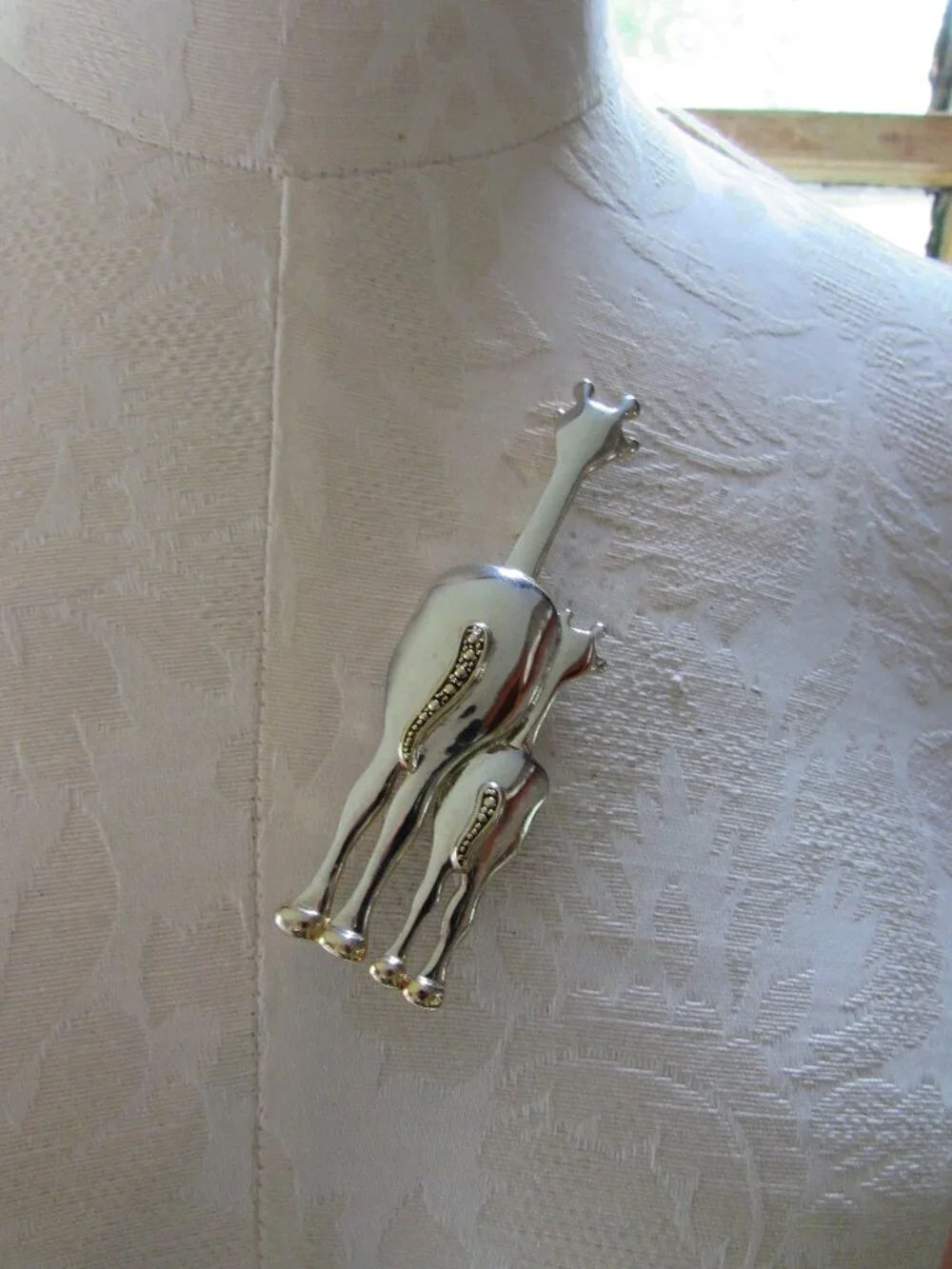 Cutest Mama Giraffe & Baby Giraffe Silver Tone Brooch